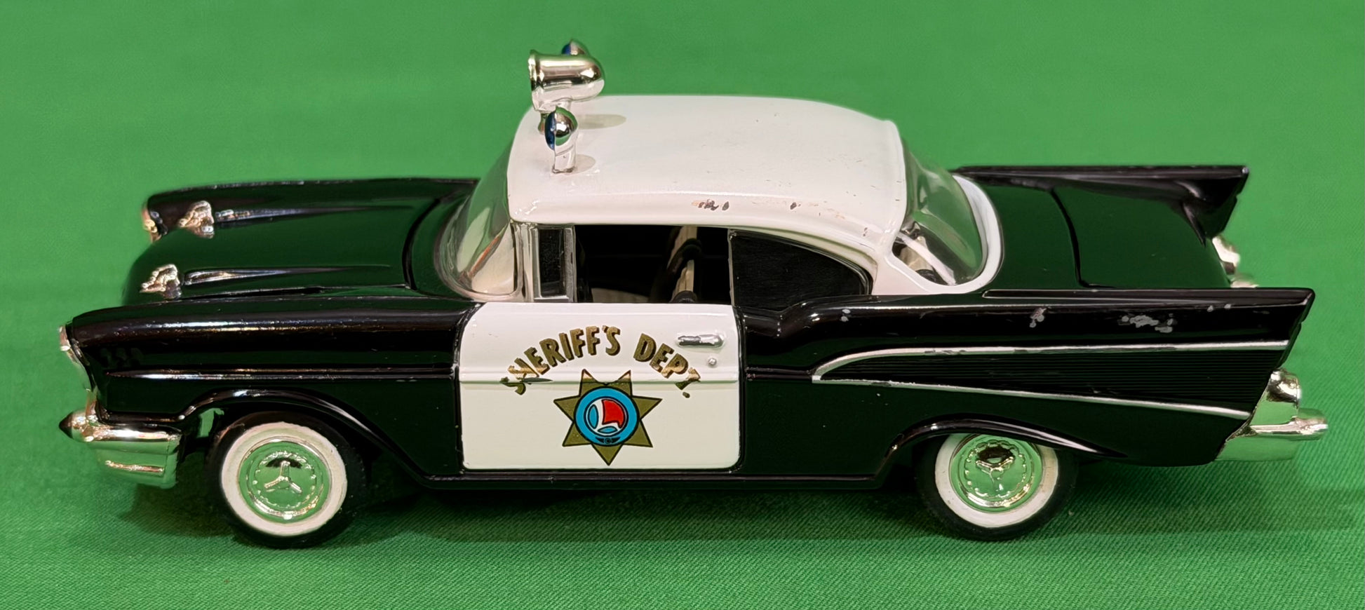 Corgi Classics #51302 Lionel City LCPD 1957 Chevy Bel Air Police Car
