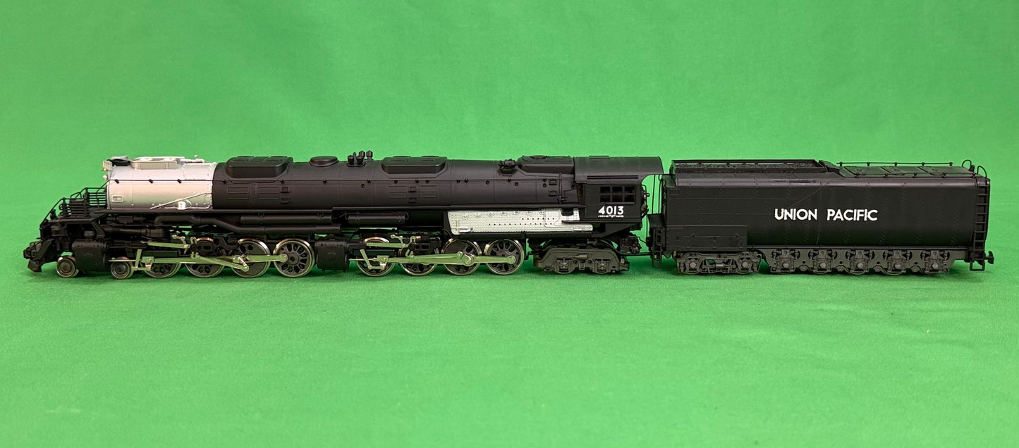 Rivarossi HO 4-8-8-4 Big Boy #4013 Union Pacific Locomotive w/Tender