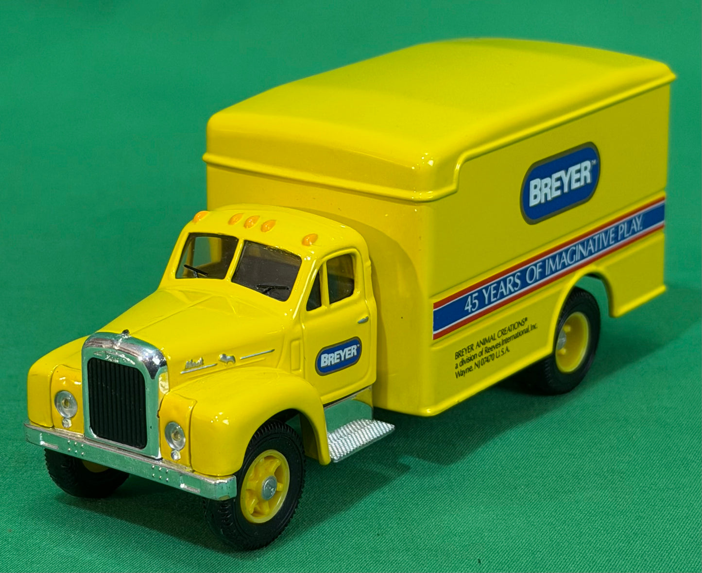 Corgi Classics #98453 Breyer Mack Van