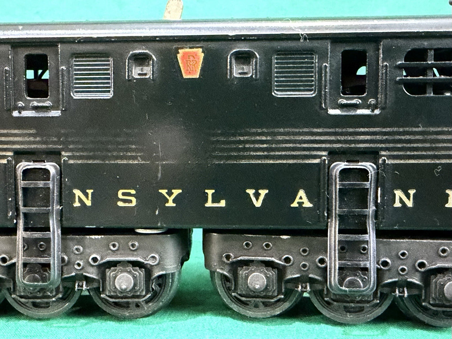 Lionel Postwar O Gauge 2330 Pennsylvania GG-1 Electric Locomotive