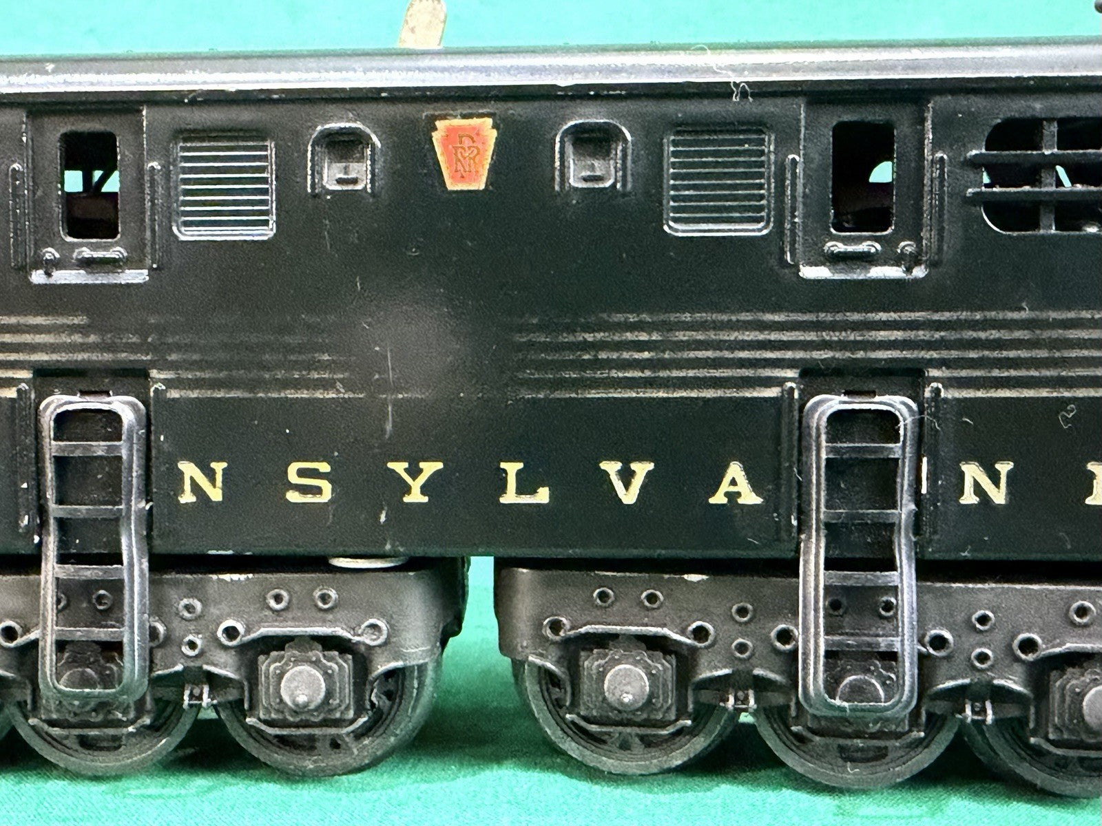 Lionel Postwar O Gauge 2330 Pennsylvania GG-1 Electric Locomotive