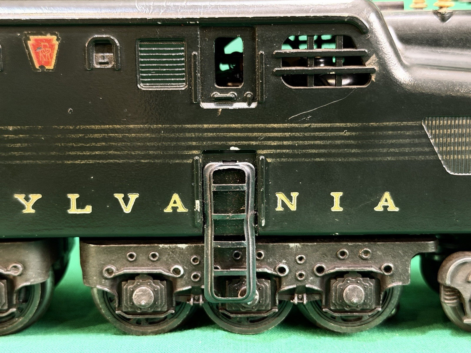 Lionel Postwar O Gauge 2330 Pennsylvania GG-1 Electric Locomotive