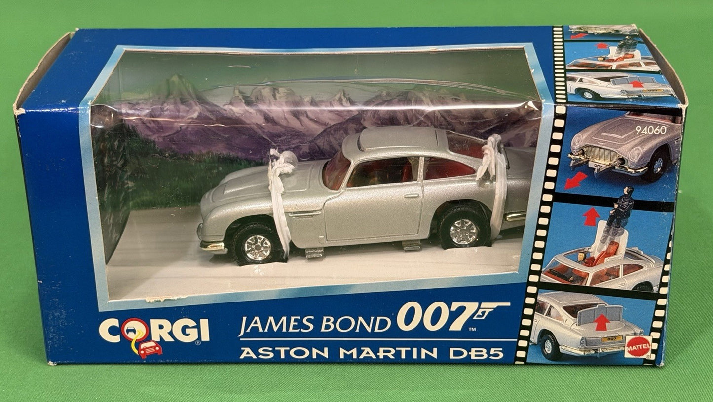 Corgi James Bond 007 Aston Martin DB5  Car w/Box
