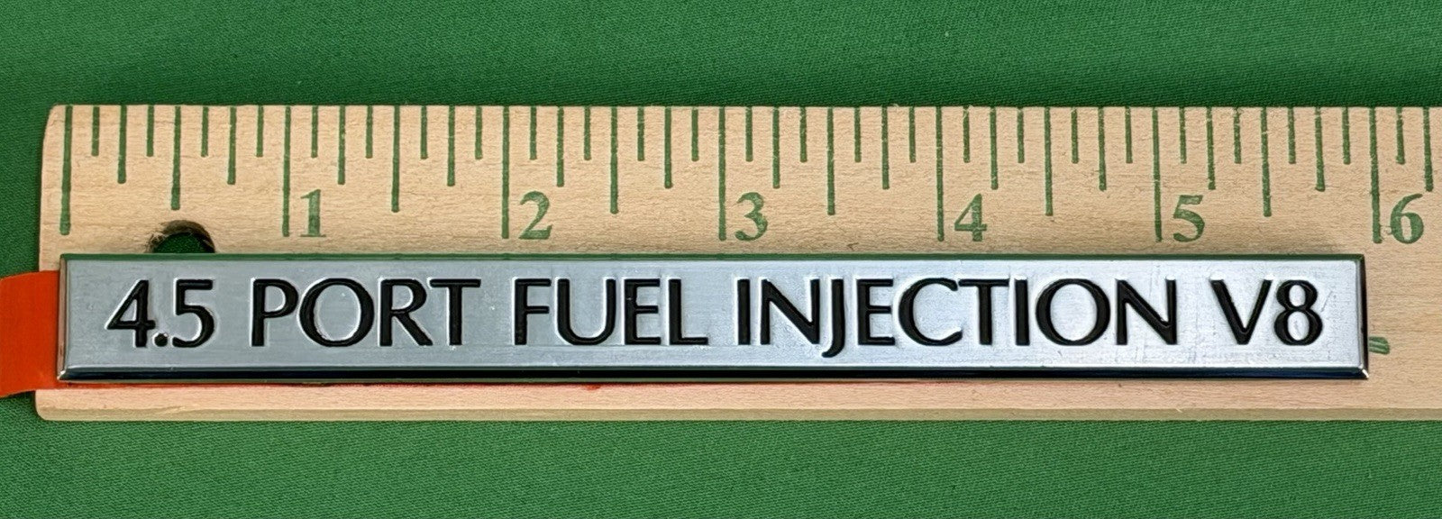 NOS 4.5 Port Fuel Injection V8 Emblem GM 25541014 – Silver - Cadillac