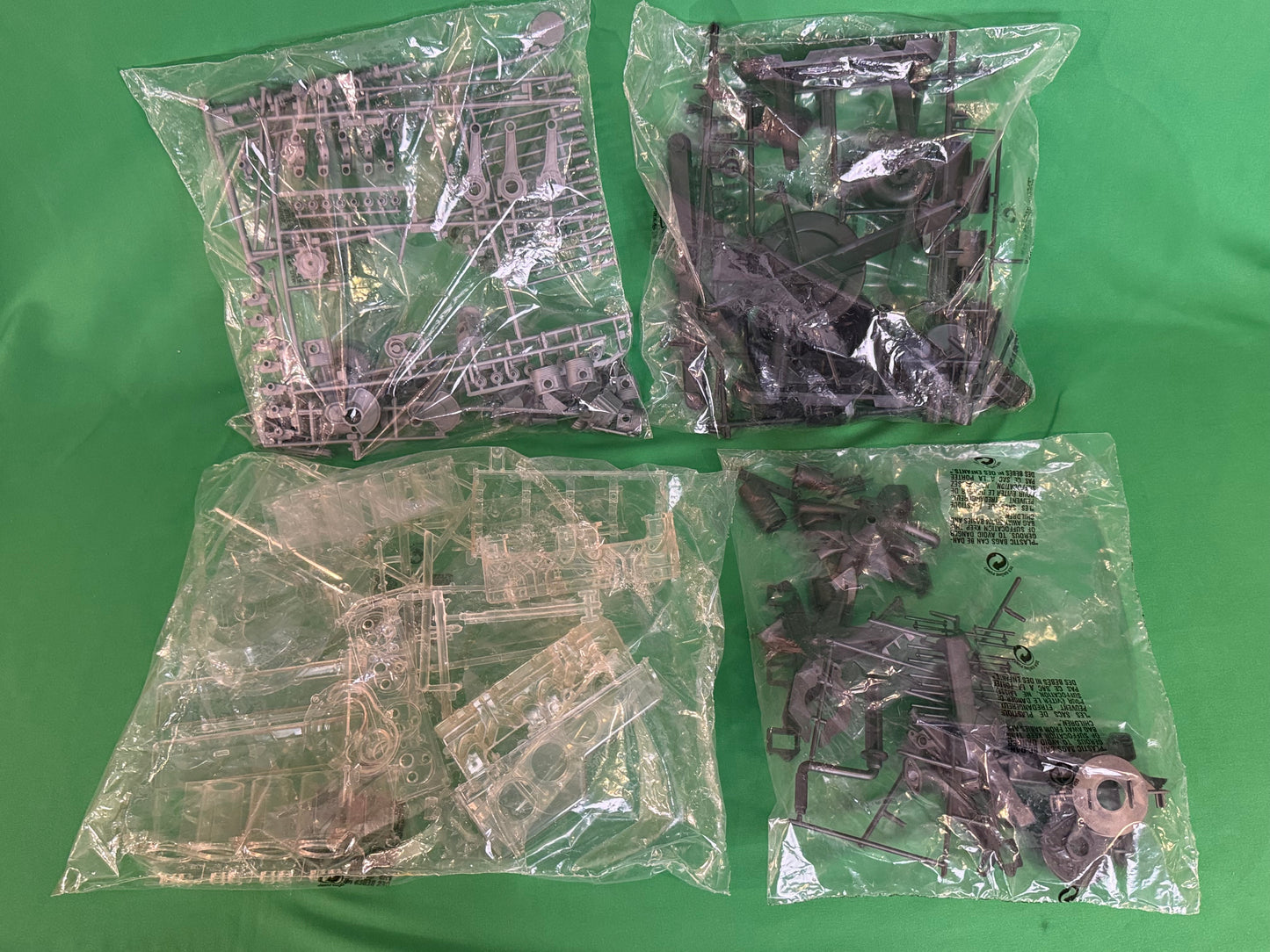 Revell-Monogram 85-8883 Visible V-8 1:4 Model Kit NOS