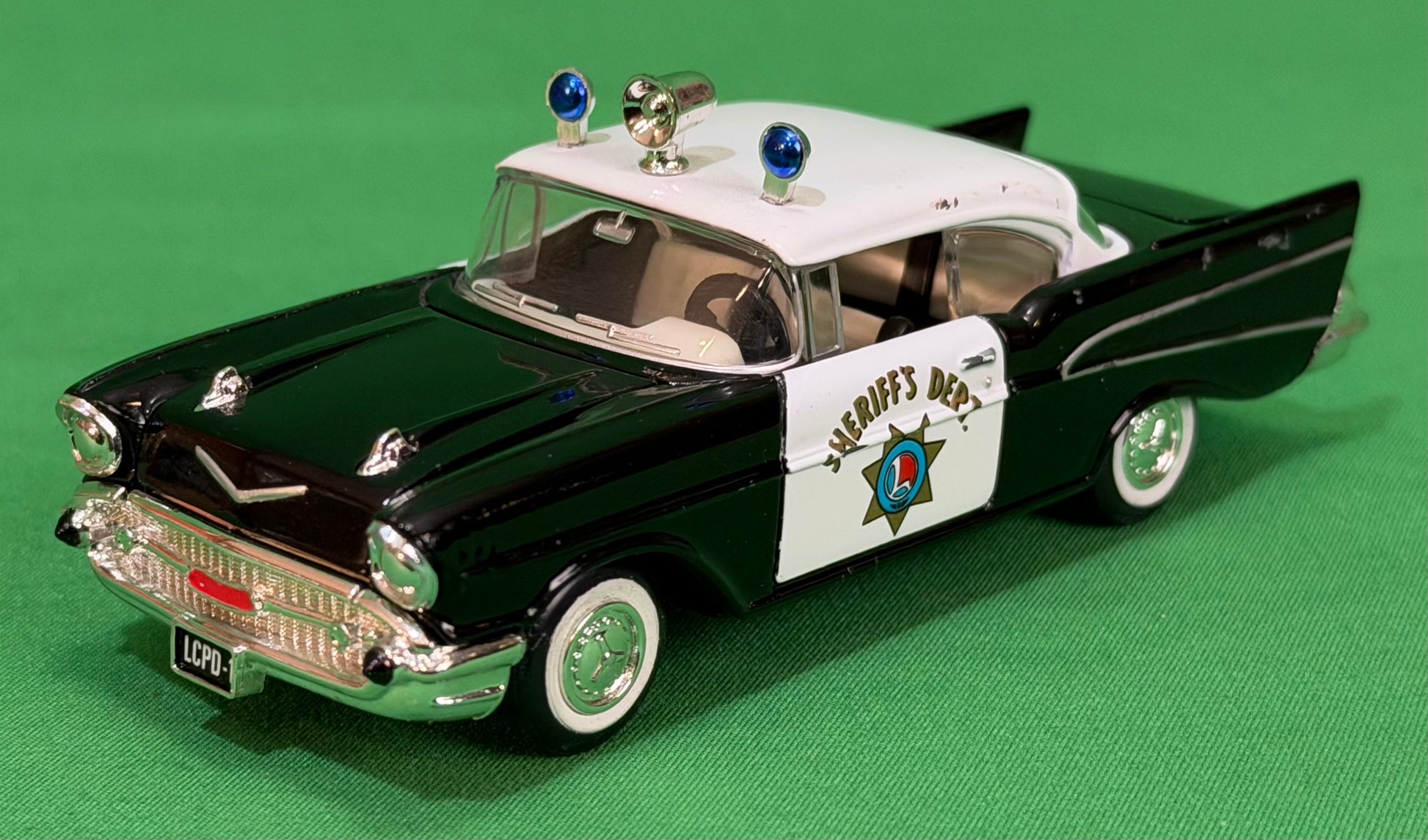Corgi Classics #51302 Lionel City LCPD 1957 Chevy Bel Air Police Car