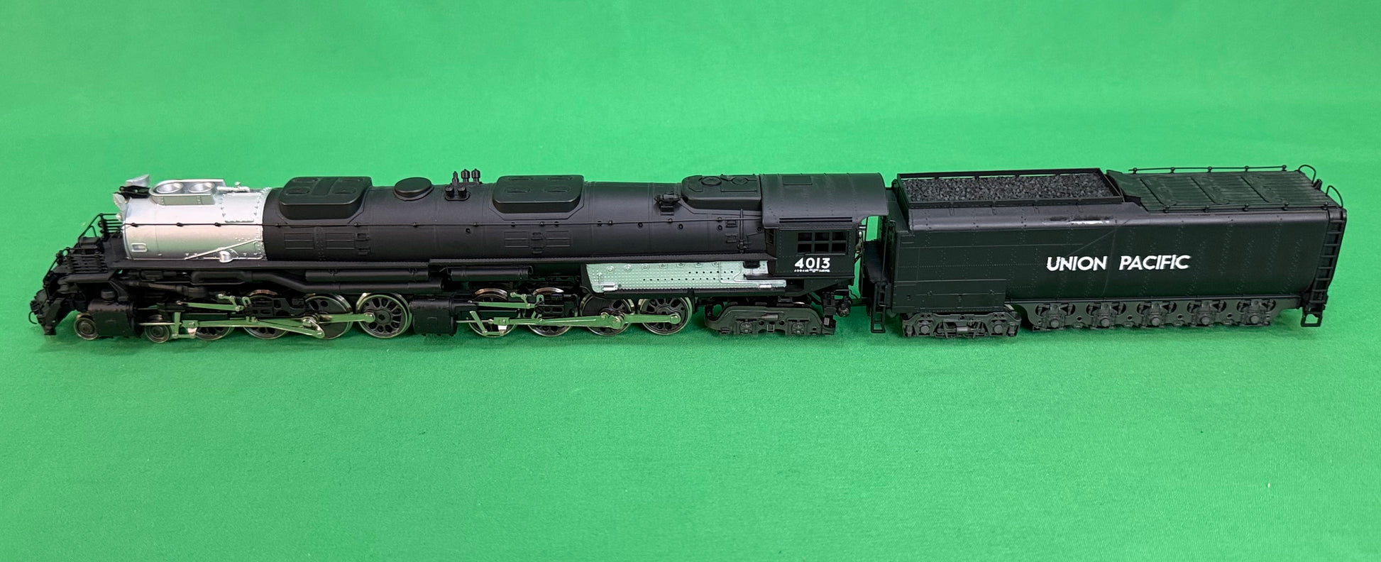 Rivarossi HO 4-8-8-4 Big Boy #4013 Union Pacific Locomotive w/Tender