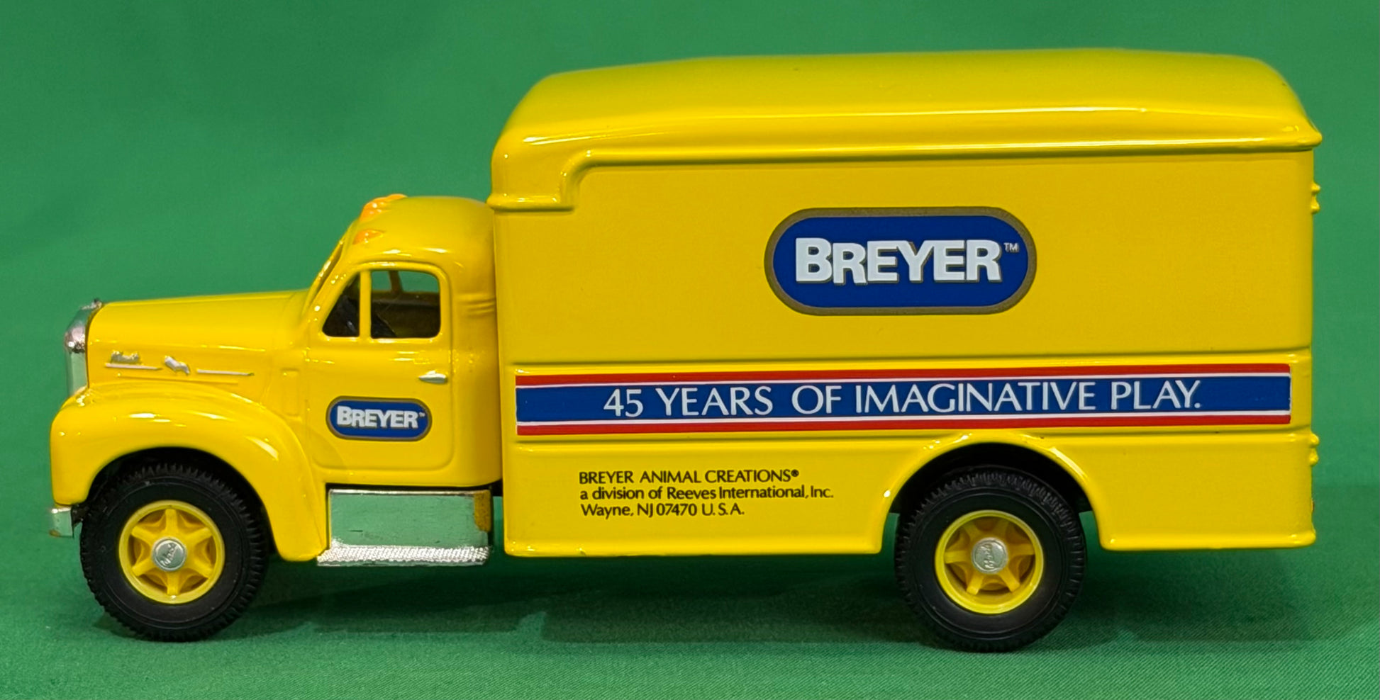 Corgi Classics #98453 Breyer Mack Van