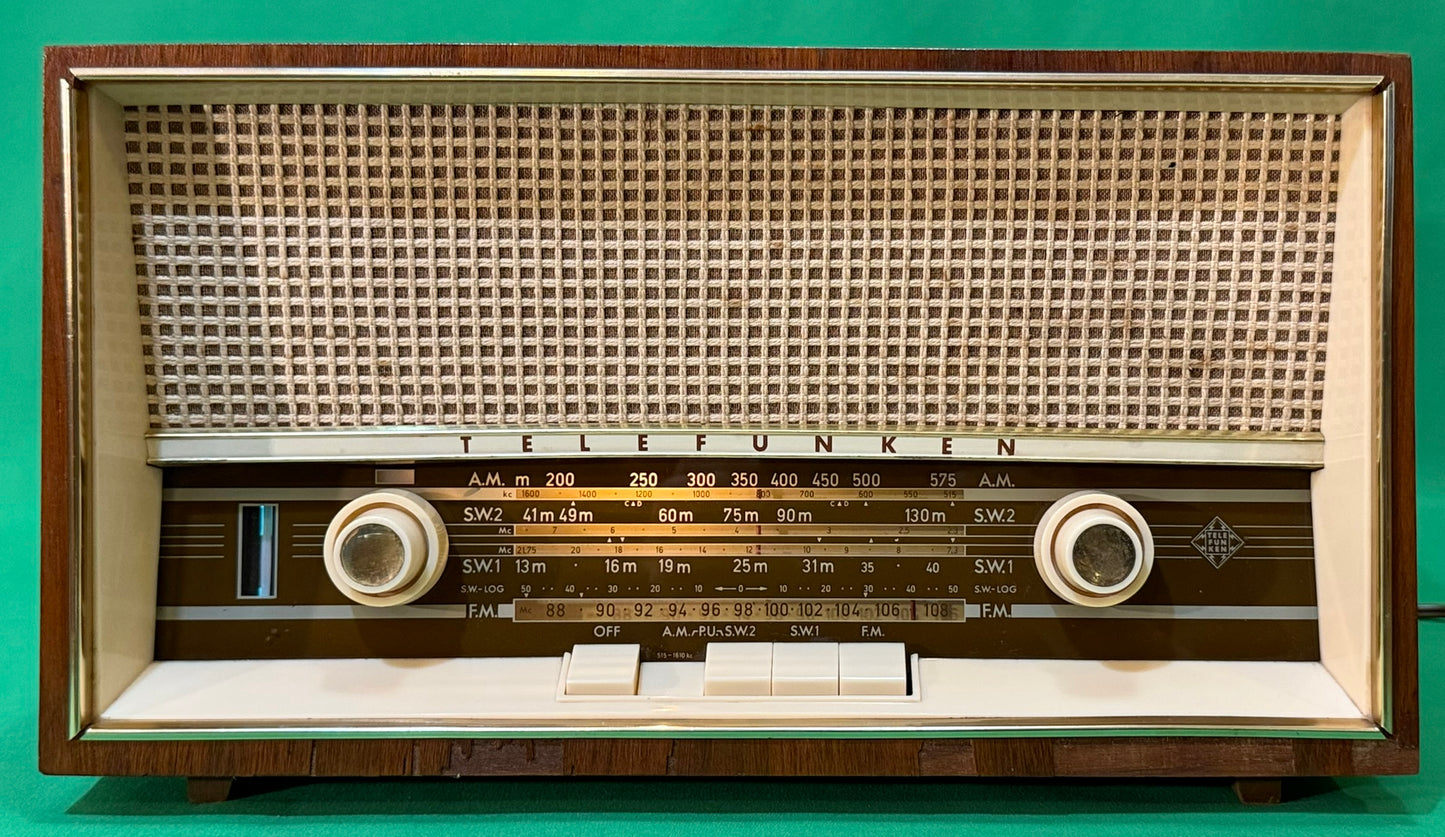 Vintage Telefunken 5261W AM/FM/SW Radio
