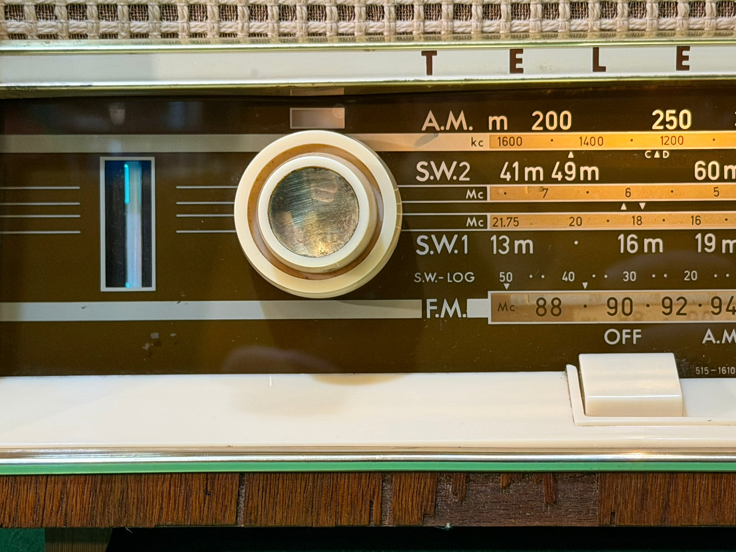 Vintage Telefunken Superheterodyne Deluxe 5261W AM/FM/SW Tabletop Radio