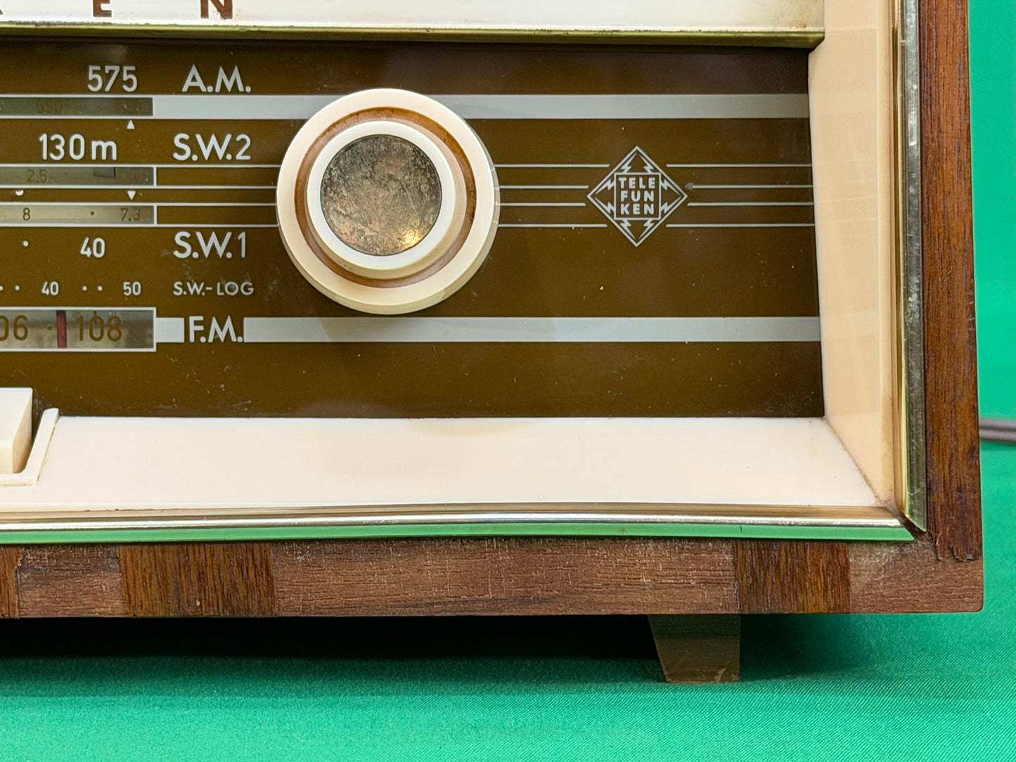 Vintage Telefunken Superheterodyne Deluxe 5261W AM/FM/SW Tabletop Radio
