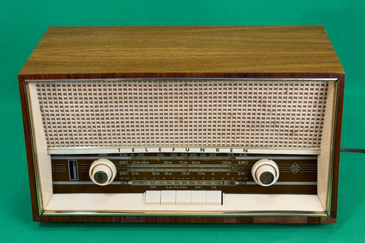 Vintage Telefunken 5261W AM/FM/SW Radio