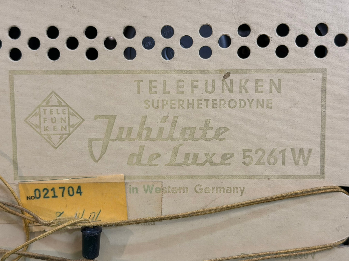 Vintage Telefunken Superheterodyne Deluxe 5261W AM/FM/SW Tabletop Radio