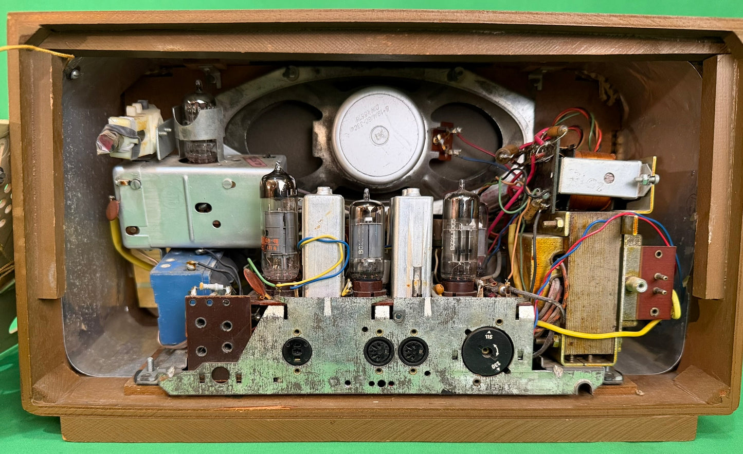 Vintage Telefunken Superheterodyne Deluxe 5261W AM/FM/SW Tabletop Radio