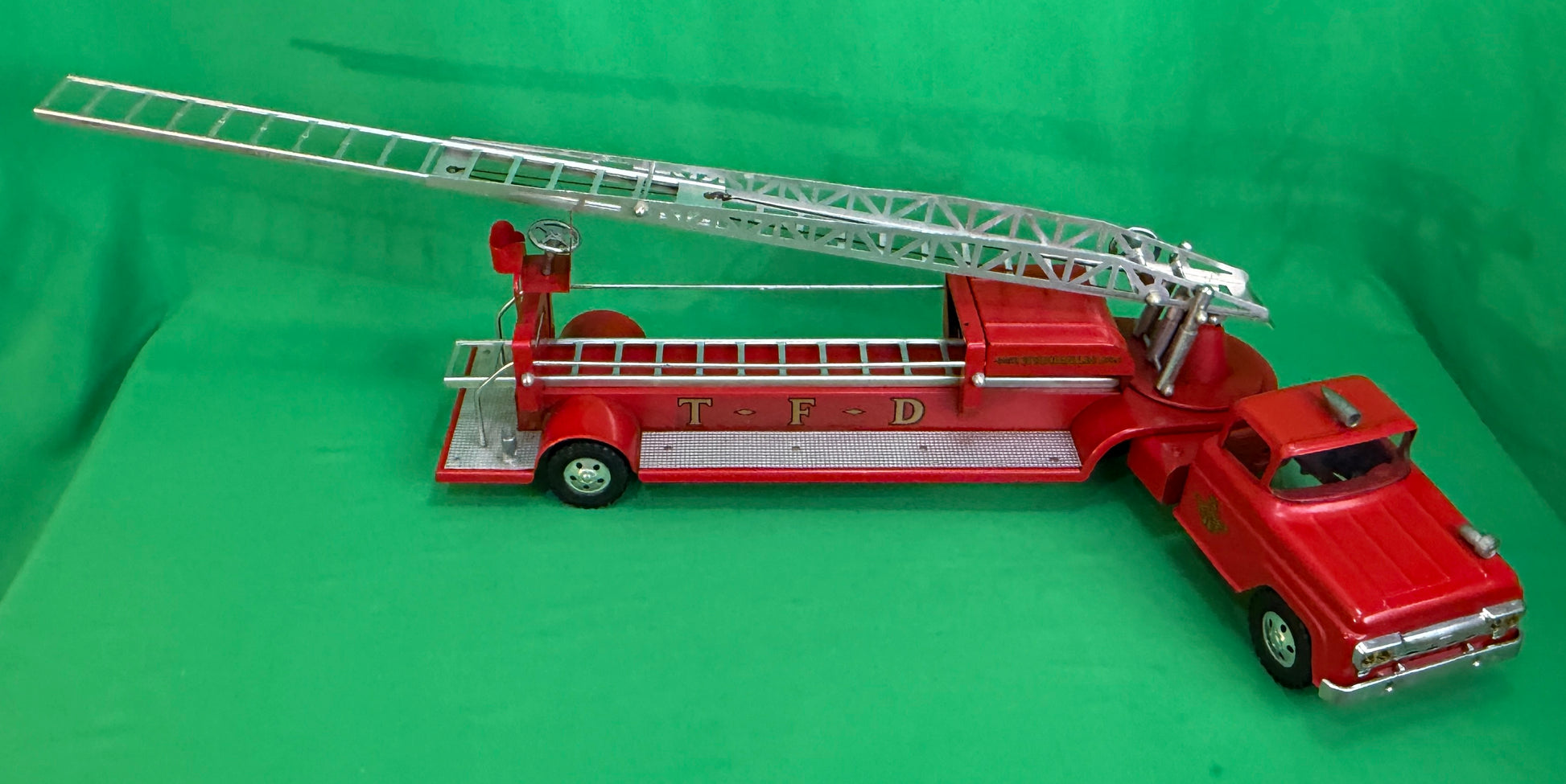 Tonka F.D. No. 5 Red Hydraulic Aerial Ladder Truck