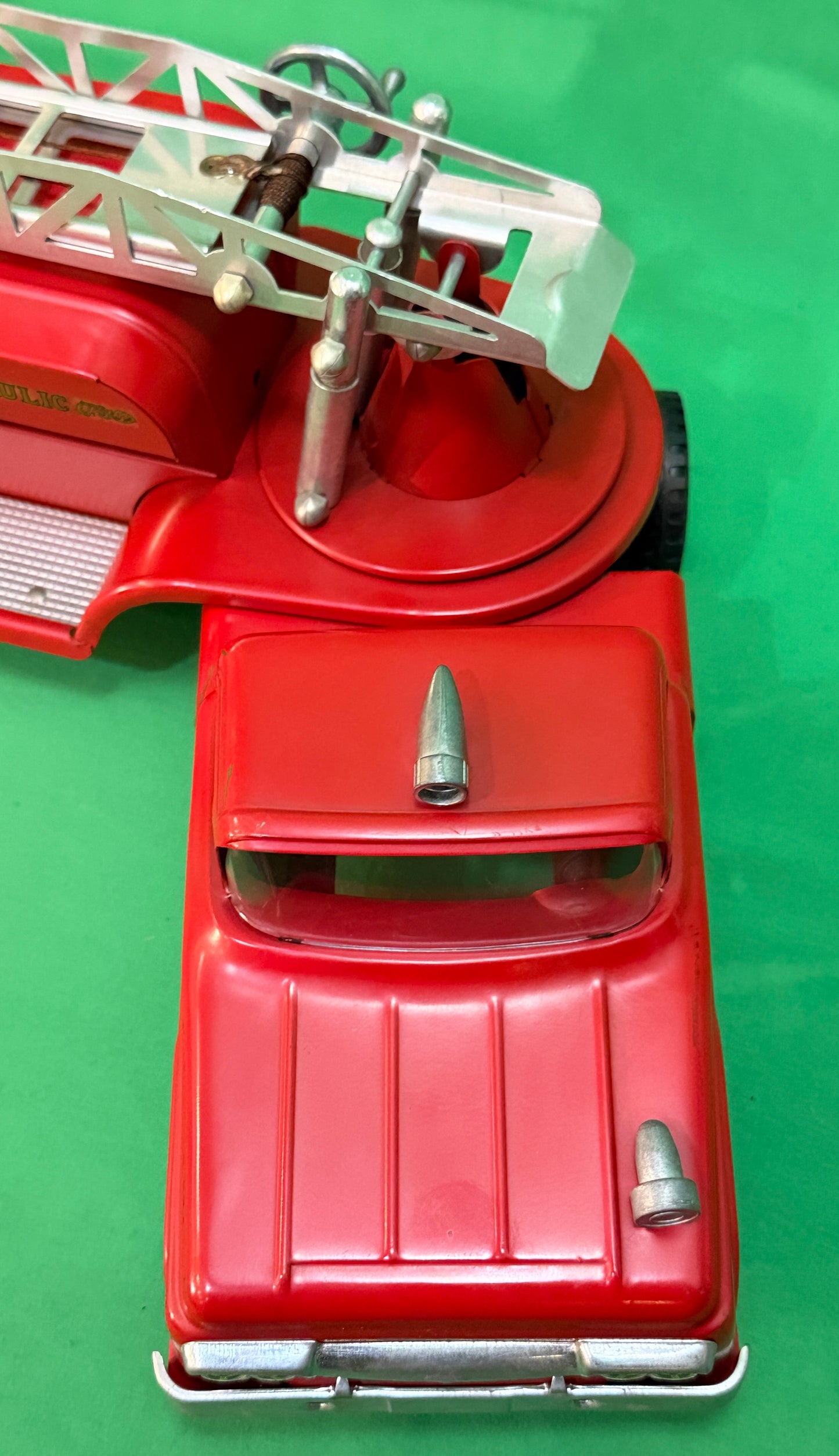 Tonka F.D. No. 5 Red Hydraulic Aerial Ladder Truck